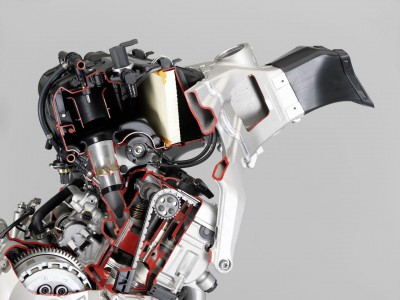 BMW_S_1000_RR_cut-away_engine_11.jpg