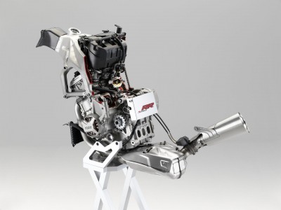 BMW_S_1000_RR_cut-away_engine_3.jpg