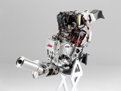 BMW_S_1000_RR_cut-away_engine_2.jpg